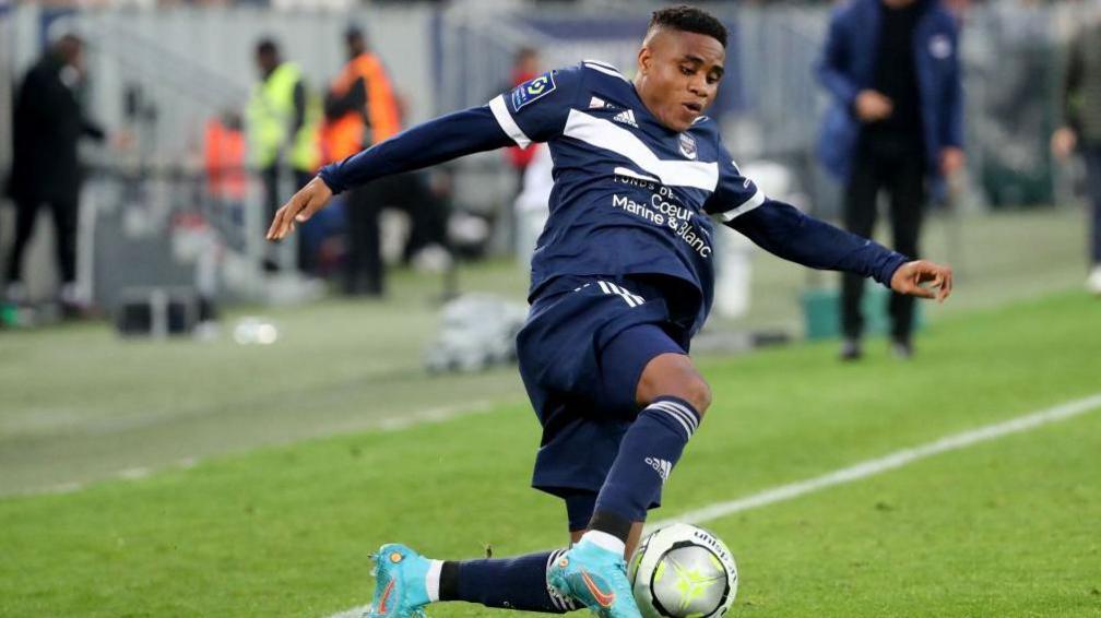 Hibernian Shatters Transfer Record with Signing of Togo Striker Thibault Klidje