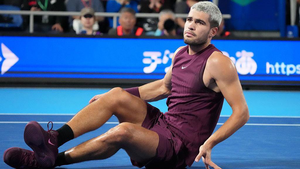 Carlos Alcaraz Overcomes Ankle Scare to Advance at Japan Open