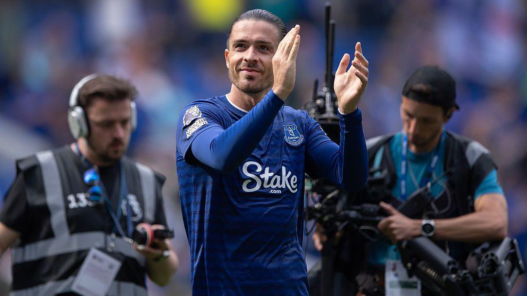Premier League Weekend Highlights: Tactical Mastery and Star Performances