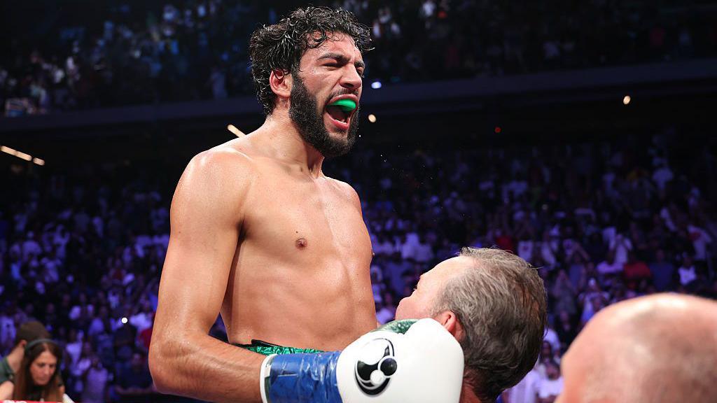 Hamzah Sheeraz Dominates Berlanga, Stevenson Defends WBC Title in New York Showdown