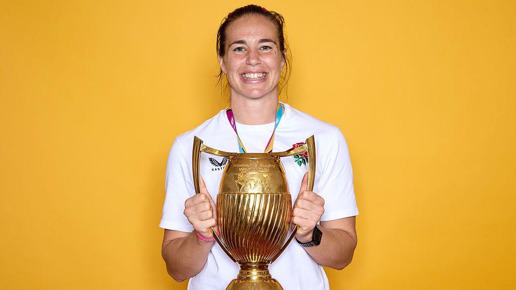 Rugby Legend Emily Scarratt Announces Retirement After Stellar 16-Year Career