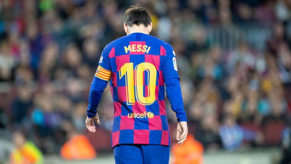 Legendary Barcelona Number 10s: A Legacy of Football Greatness