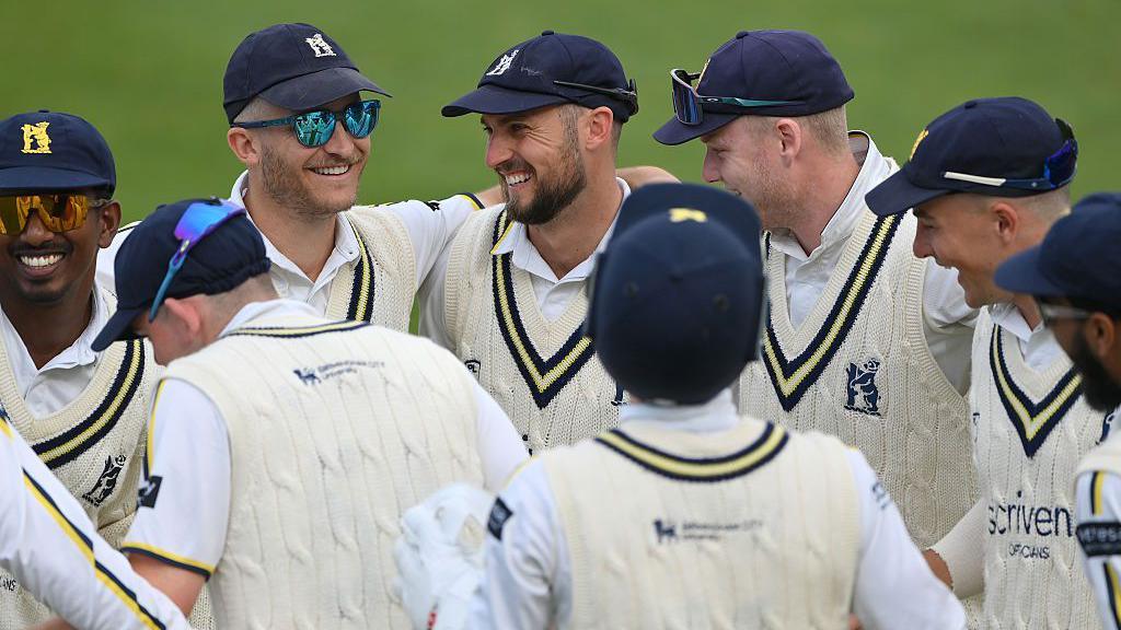 Warwickshire's Thrilling One-Wicket Victory over Durham