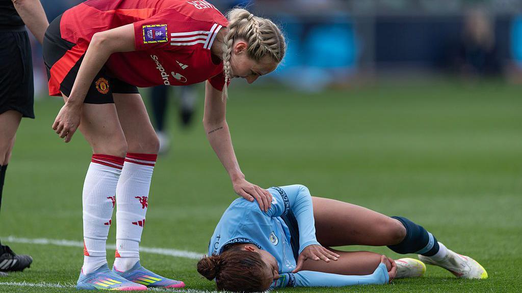 Manchester City's Mary Fowler Faces Lengthy Absence After ACL Injury