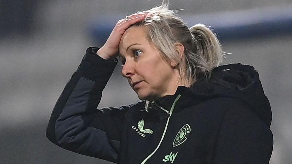 Carla Ward Criticizes 'Unacceptable' First Half in Slovenia Defeat: Republic of Ireland's Tough Night in Nations League