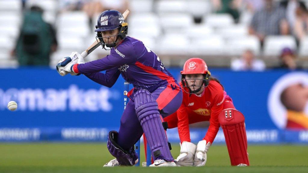 Mastering the 'Litch Switch': Phoebe Litchfield's Game-Changing Cricket Technique