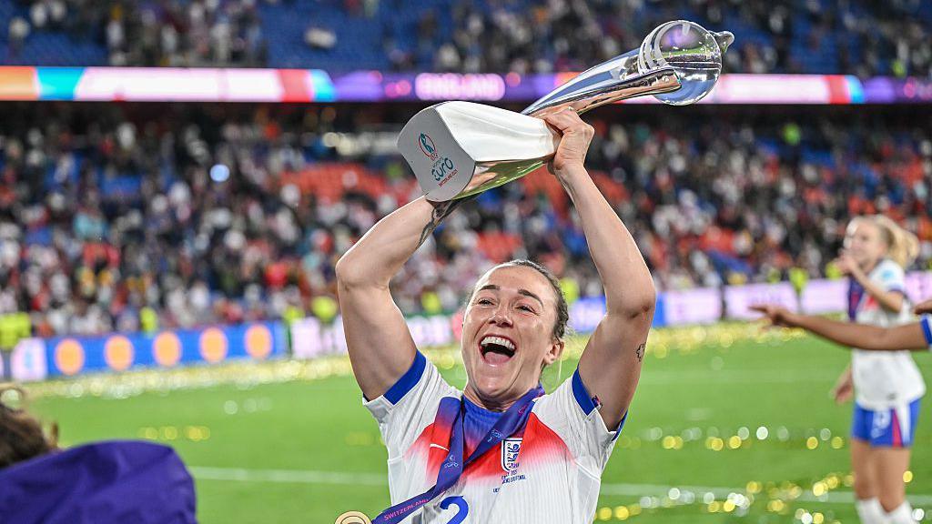 Lucy Bronze's Heroic Performance: Playing Through Pain to Secure England's Euro 2025 Victory