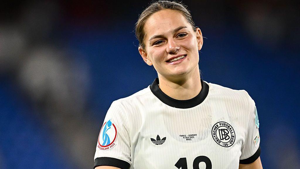 Manchester United Eyes German Star Giovanna Hoffmann for Key Transfer