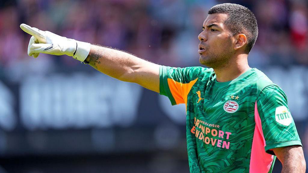Crystal Palace Nears Signing of PSV Star Goalkeeper Walter Benitez