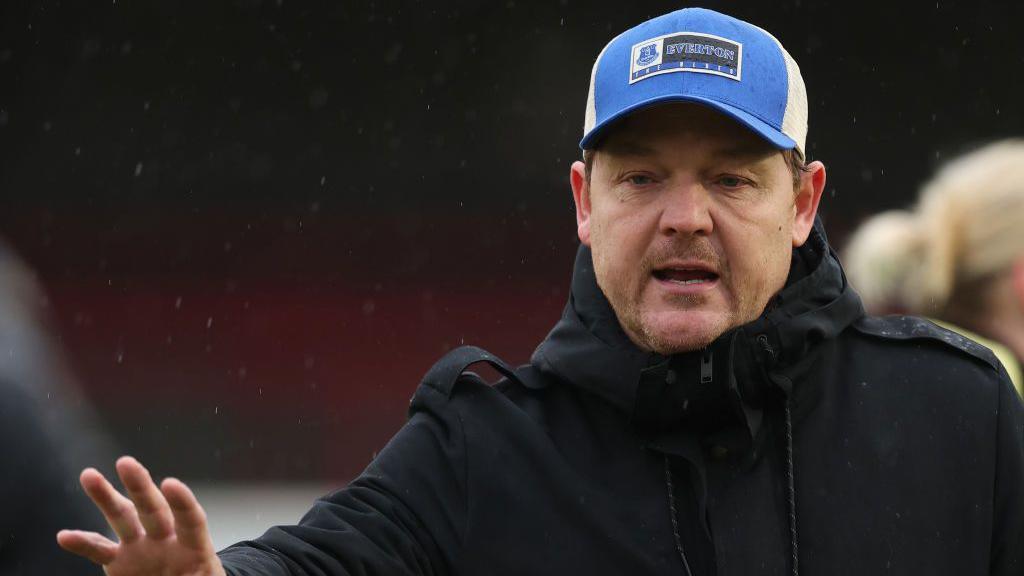 Everton Head Coach Sorensen Secures New Two-Year Contract for Success