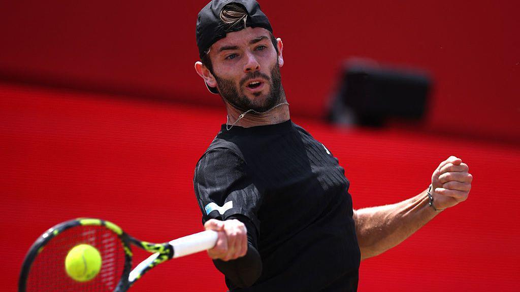 Jiri Lehecka Triumphs Over Jacob Fearnley in Queen's Club Championship Quarter-Final