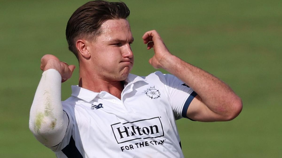 Hampshire Dominates Day Three with Baker's Five-Wicket Haul Against Worcestershire