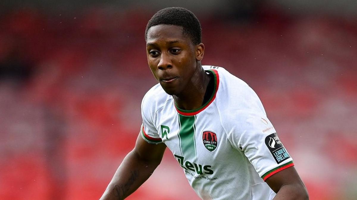 Malik Dijksteel's Early Arrival at St Mirren: A Game-Changer for the Scottish Premiership