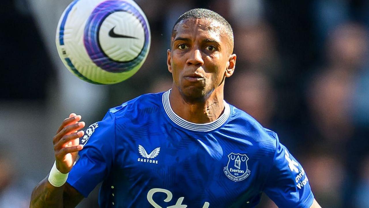 Ashley Young Joins Ipswich Town: A Veteran’s New Chapter in the Championship