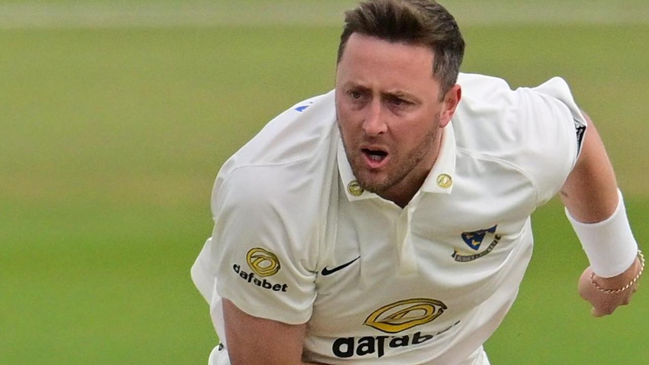 Sussex Dominates as Worcestershire Faces Tough Chase in County Championship