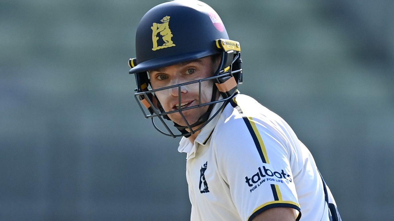 Warwickshire vs Somerset: A Batting Masterclass in County Championship