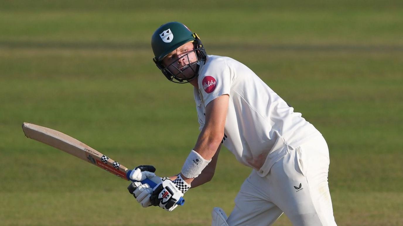 Warwickshire Dominates Day One Against Worcestershire Despite Ethan Brookes' Heroics