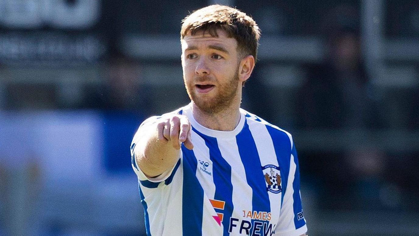 Stuart Findlay Reunites with Derek McInnes at Hearts on Season-Long Loan from Oxford United