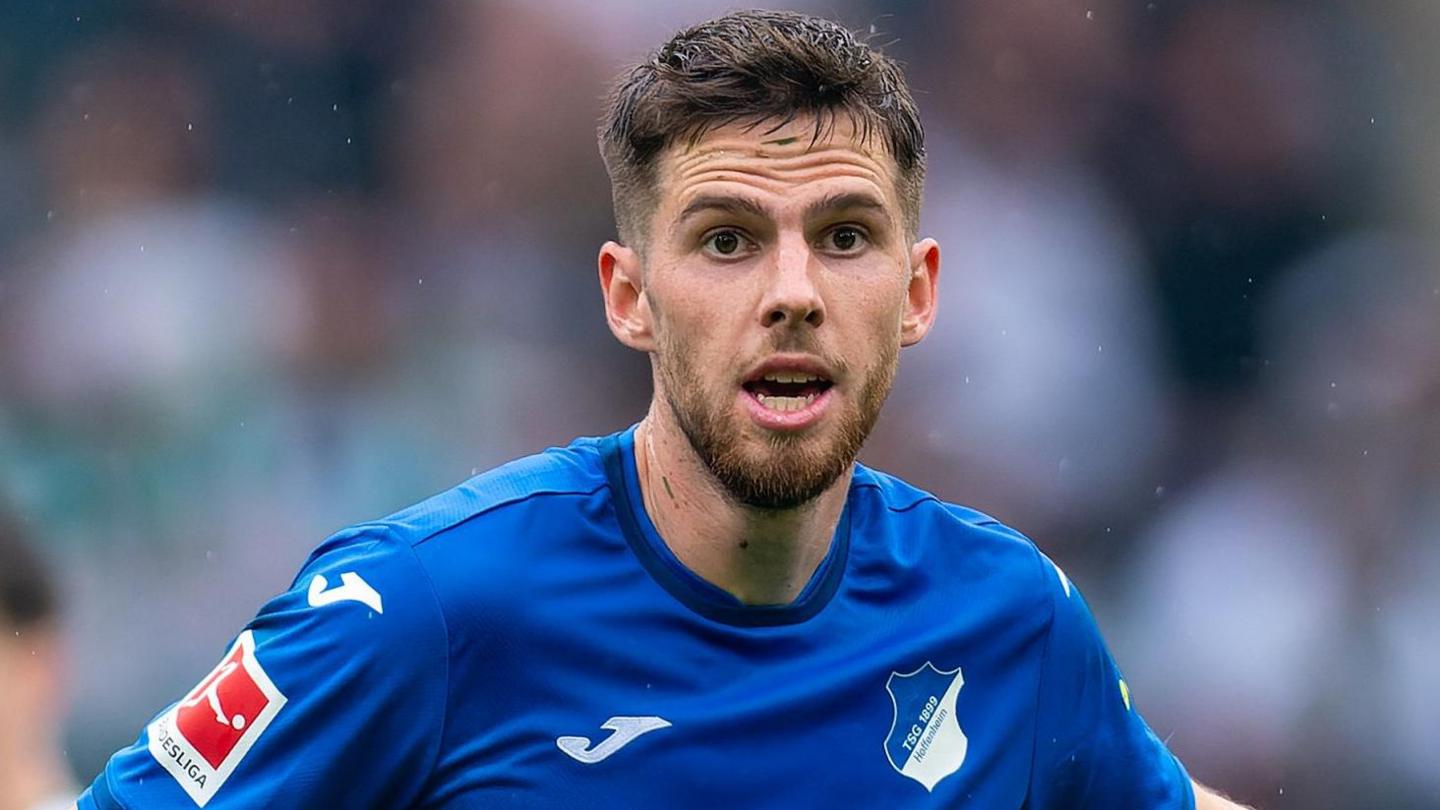 Leeds United Bolsters Midfield with £17m Signing of Anton Stach from Hoffenheim