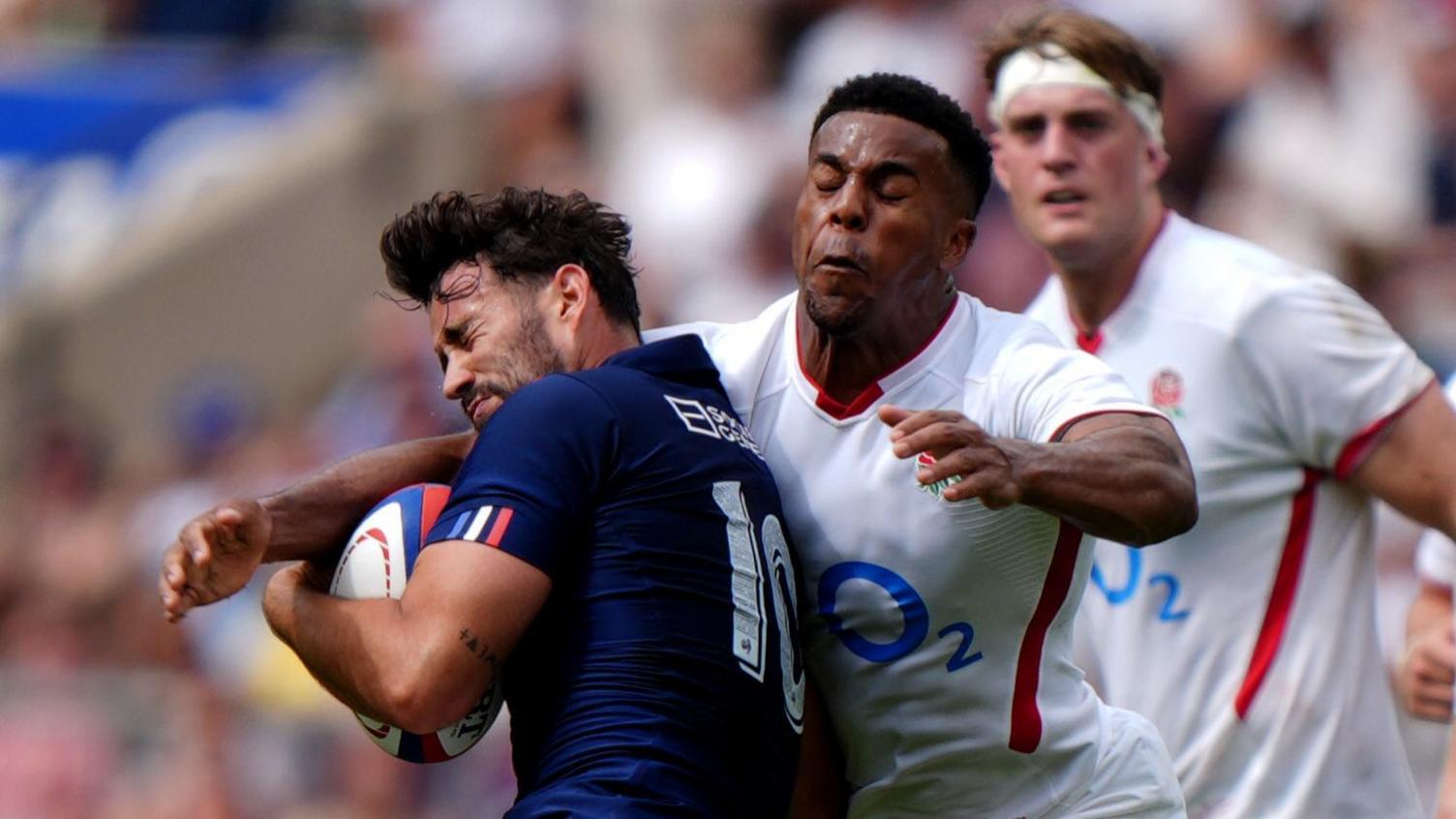 England XV's Heartbreaking Defeat: Feyi-Waboso's Red Card Shakes Twickenham