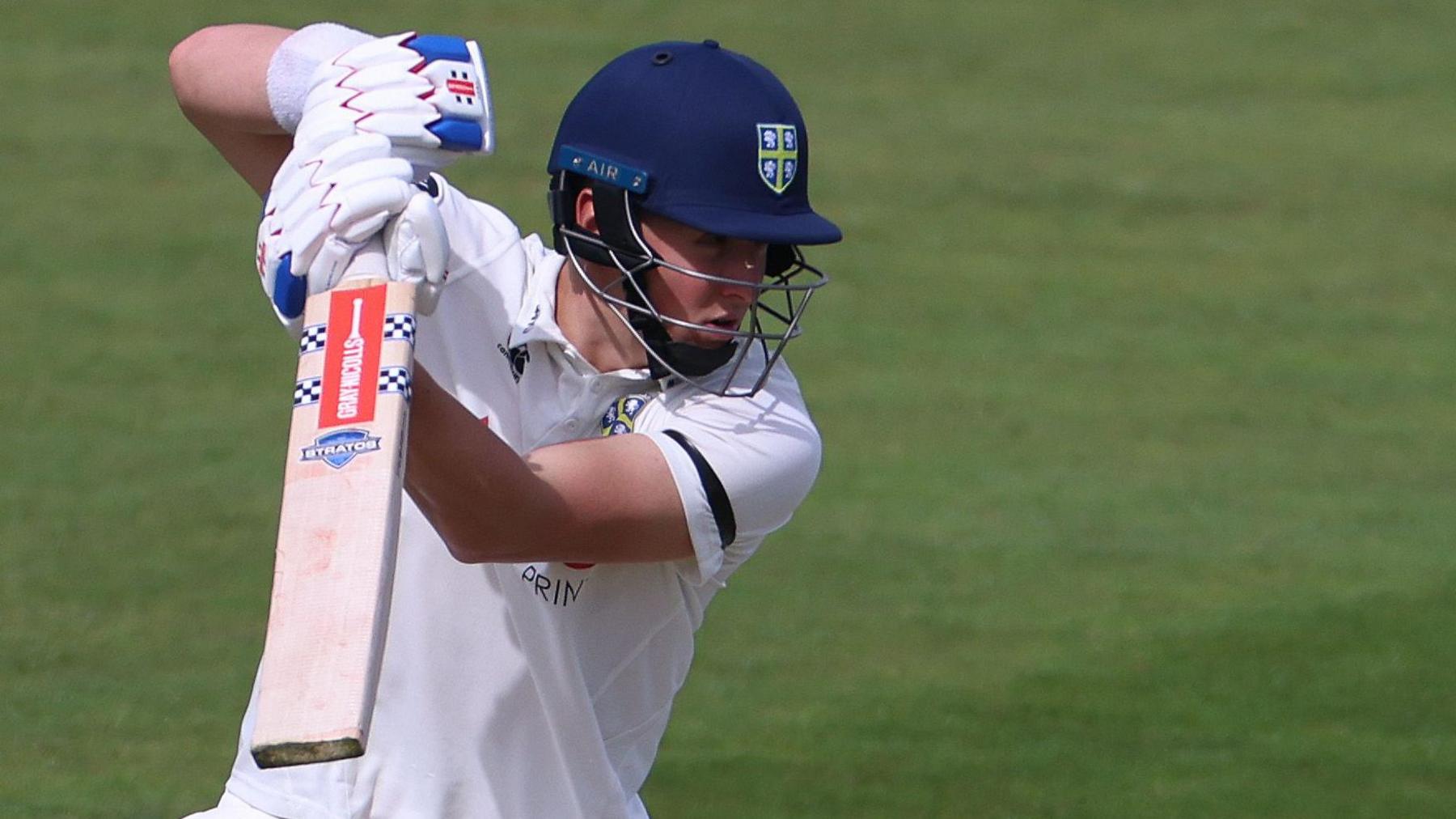 Ben McKinney's Stellar Century Leads Durham to Strong Start Against Warwickshire