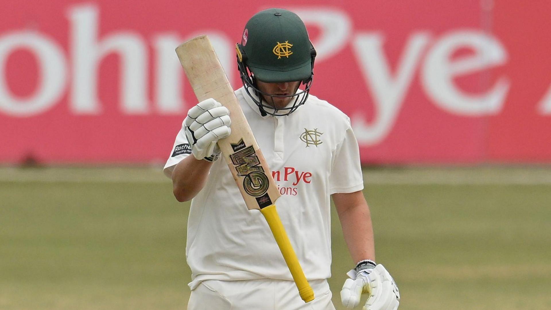 Nottinghamshire Maintains Narrow Lead After Tense Draw with Yorkshire in County Championship