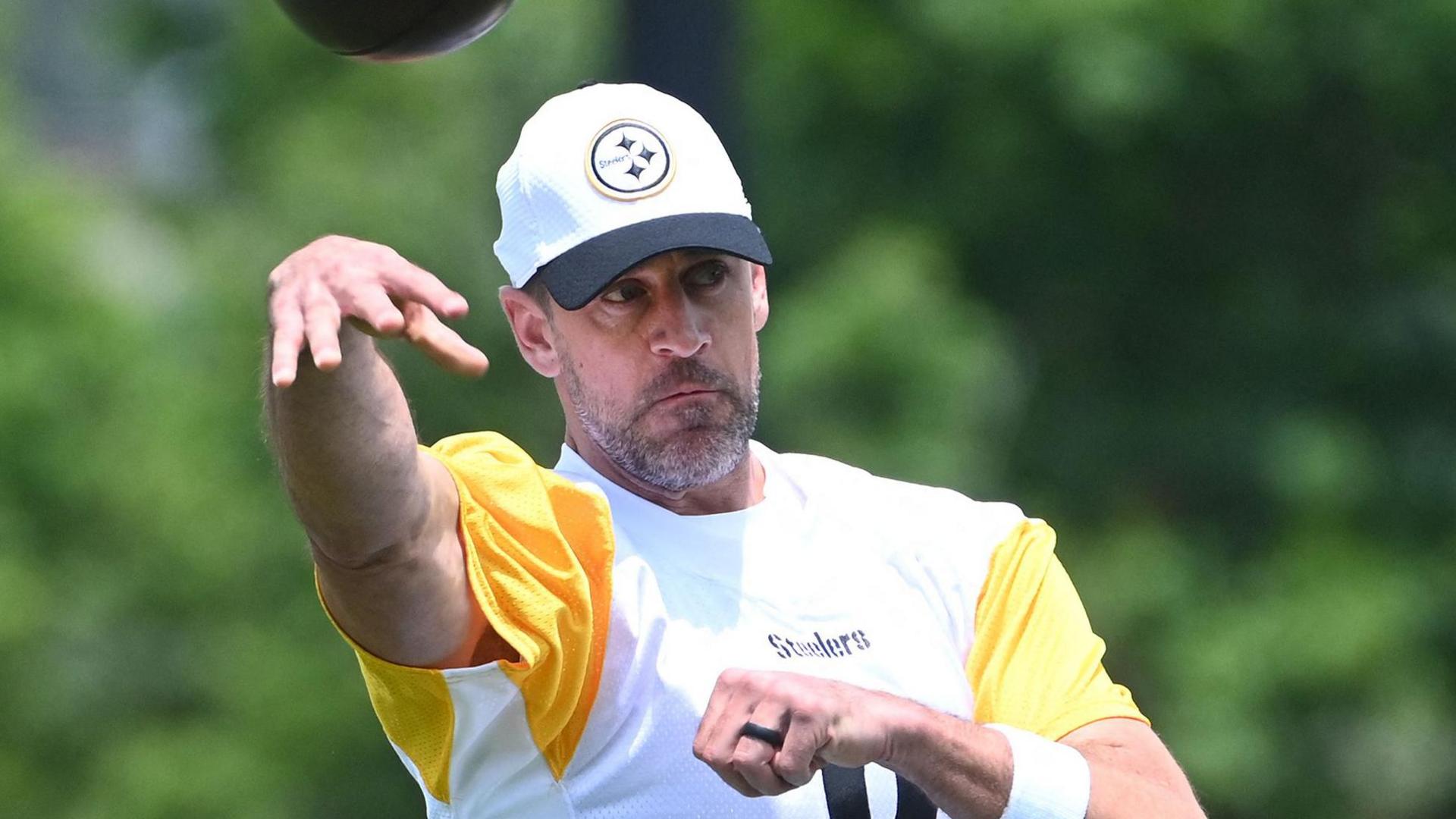 Aaron Rodgers Joins Steelers and Unveils Secret Wedding: A New Chapter Begins