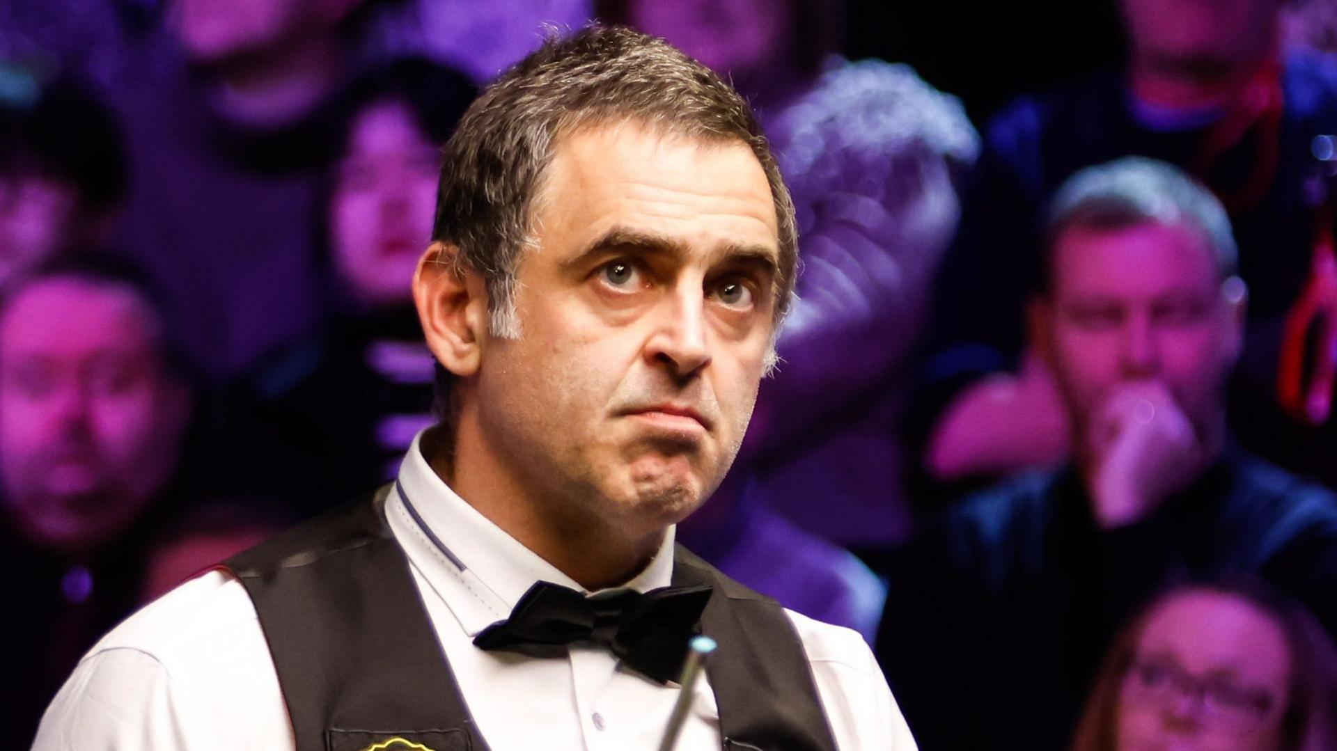 Ronnie O'Sullivan Battles Stage Fright to Face Ali Carter in World Snooker Championship Clash