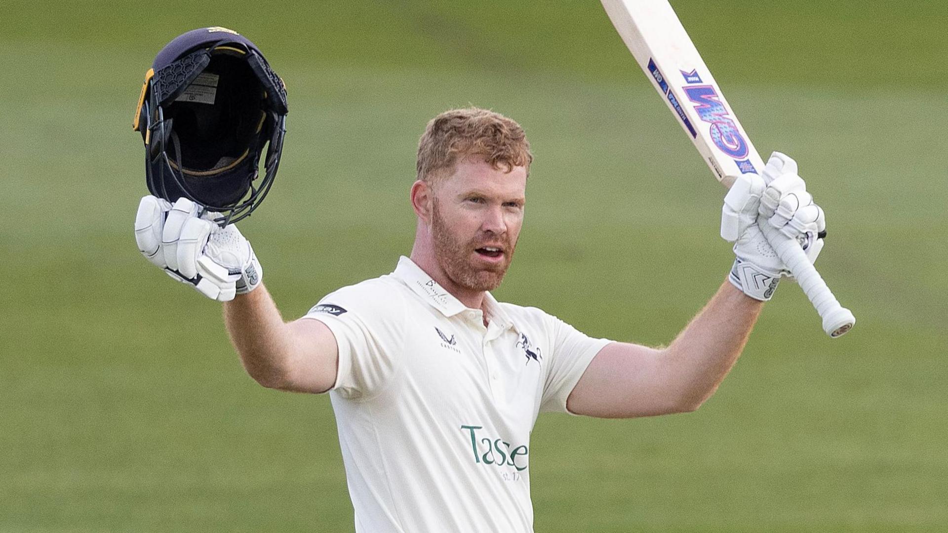 Kent's Compton's Outstanding 178 Against Glos: A Cricket Battle Before Rain