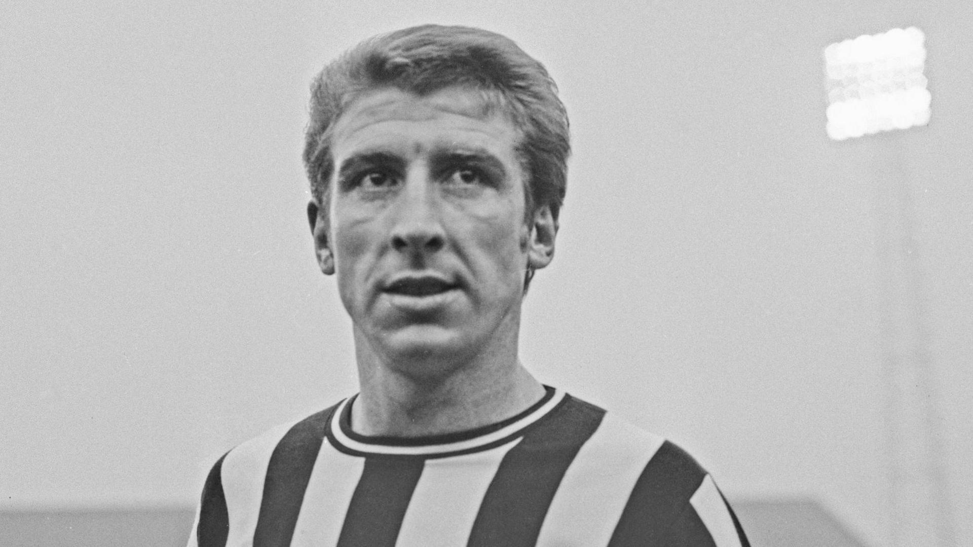 Remembering Wyn Davies: A Tribute to the Legendary Wales and Newcastle Forward