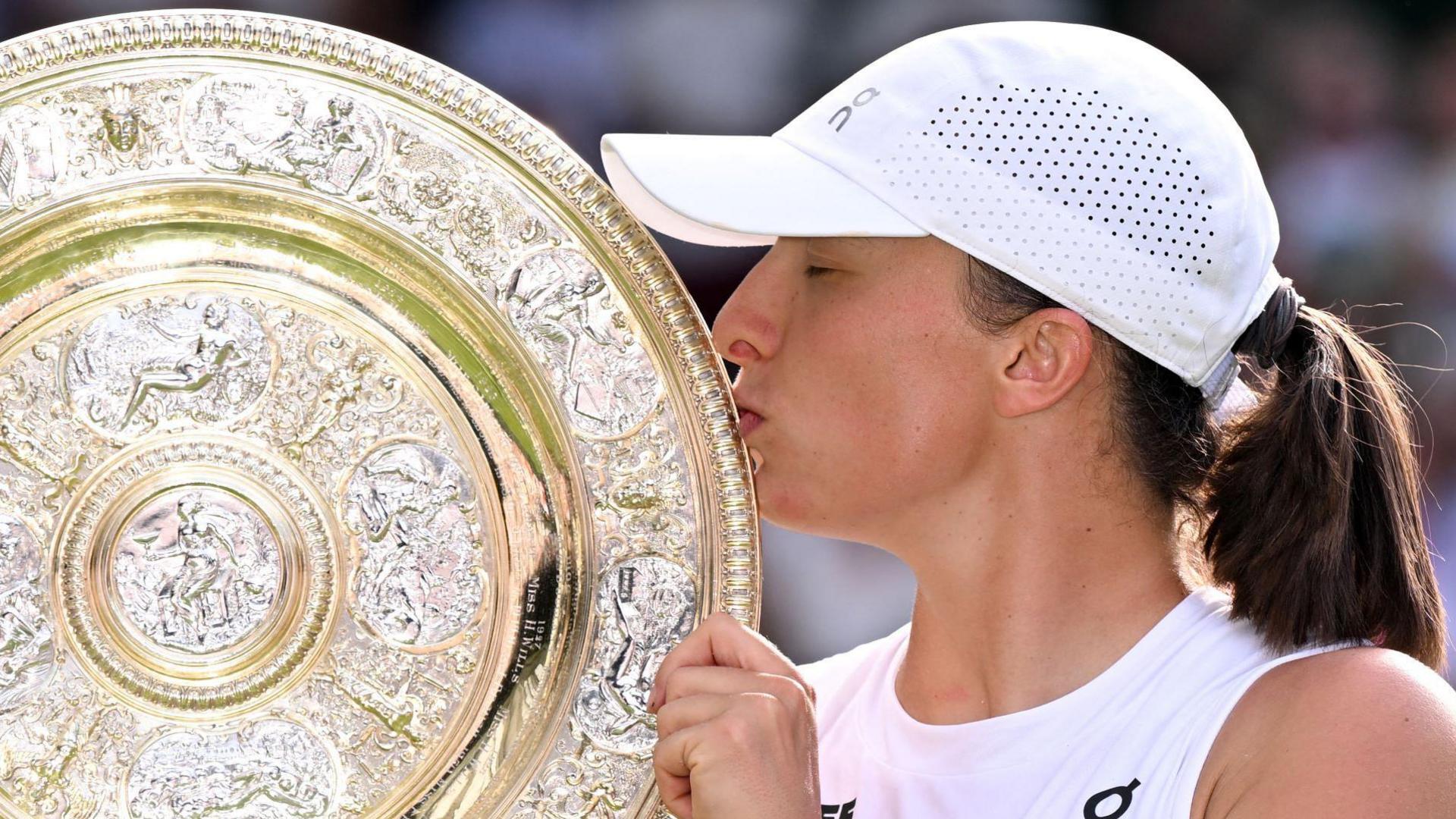 Historic Domination: Iga Swiatek Claims Wimbledon Crown With Ruthless Double Bagel Triumph Over Anisimova