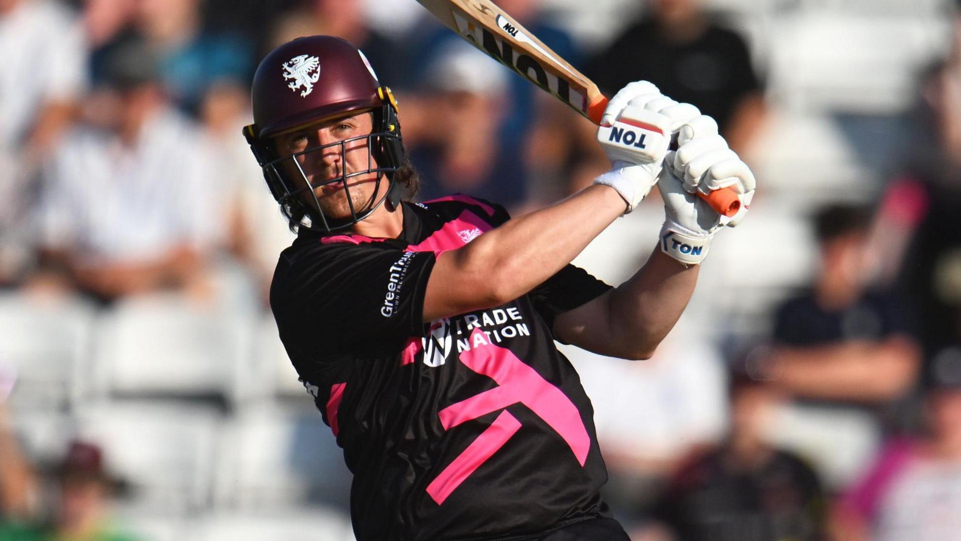 Somerset Dominates Essex to Secure T20 Blast Quarter-Final Spot