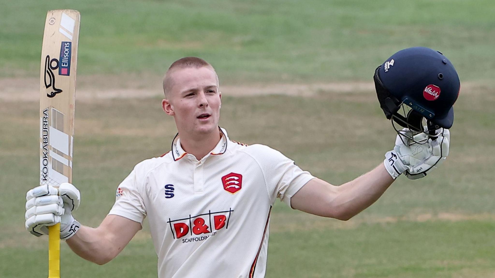 Warwickshire's Resilient Comeback Against Essex's Dominant Declaration