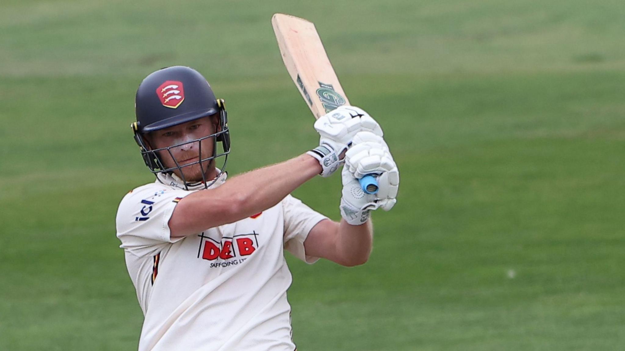 Tom Westley's Stellar Performance Leads Essex to Dominance Against Warwickshire
