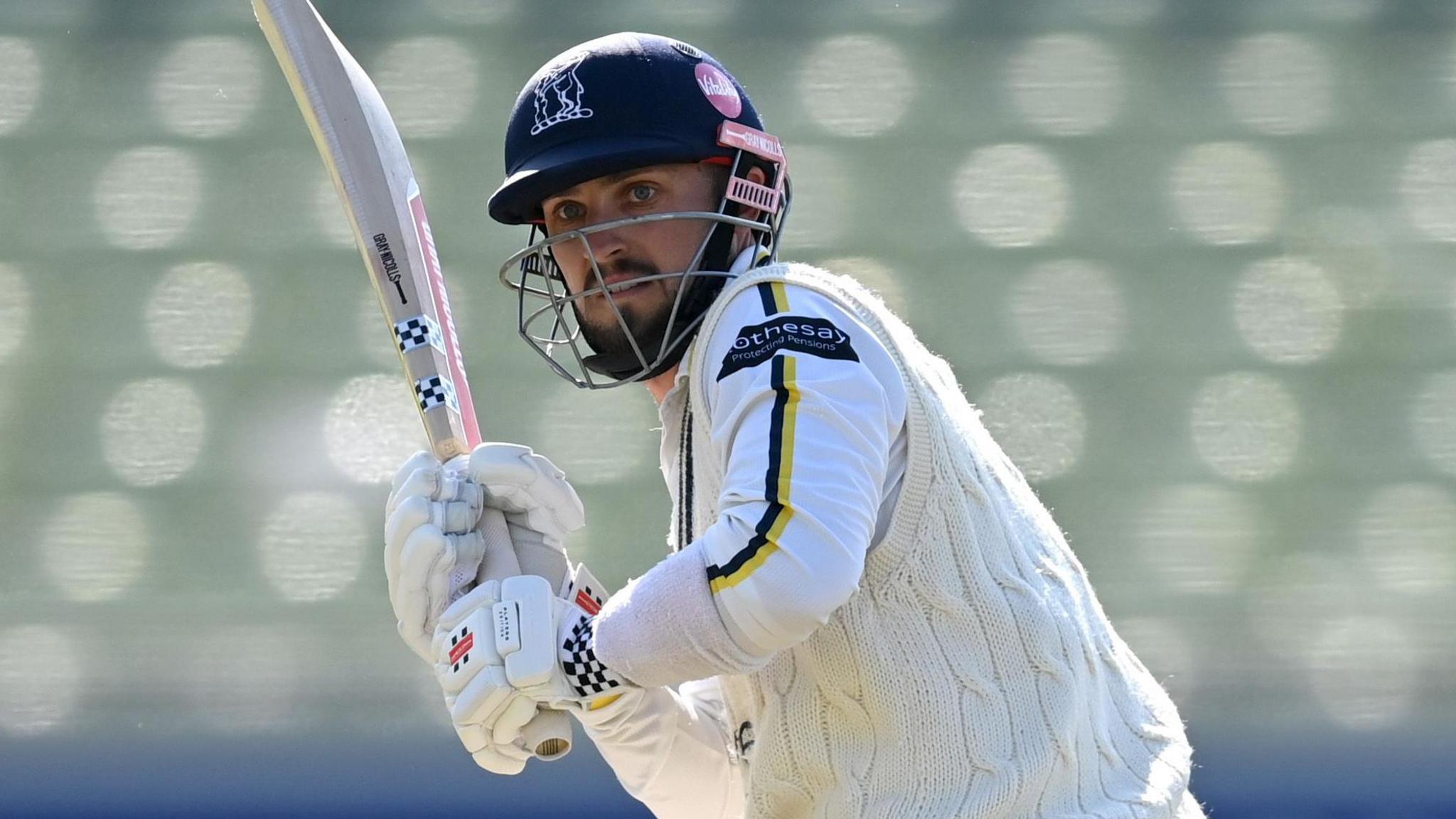 Warwickshire Dominates Surrey with Record-Breaking 665-5 in County Championship