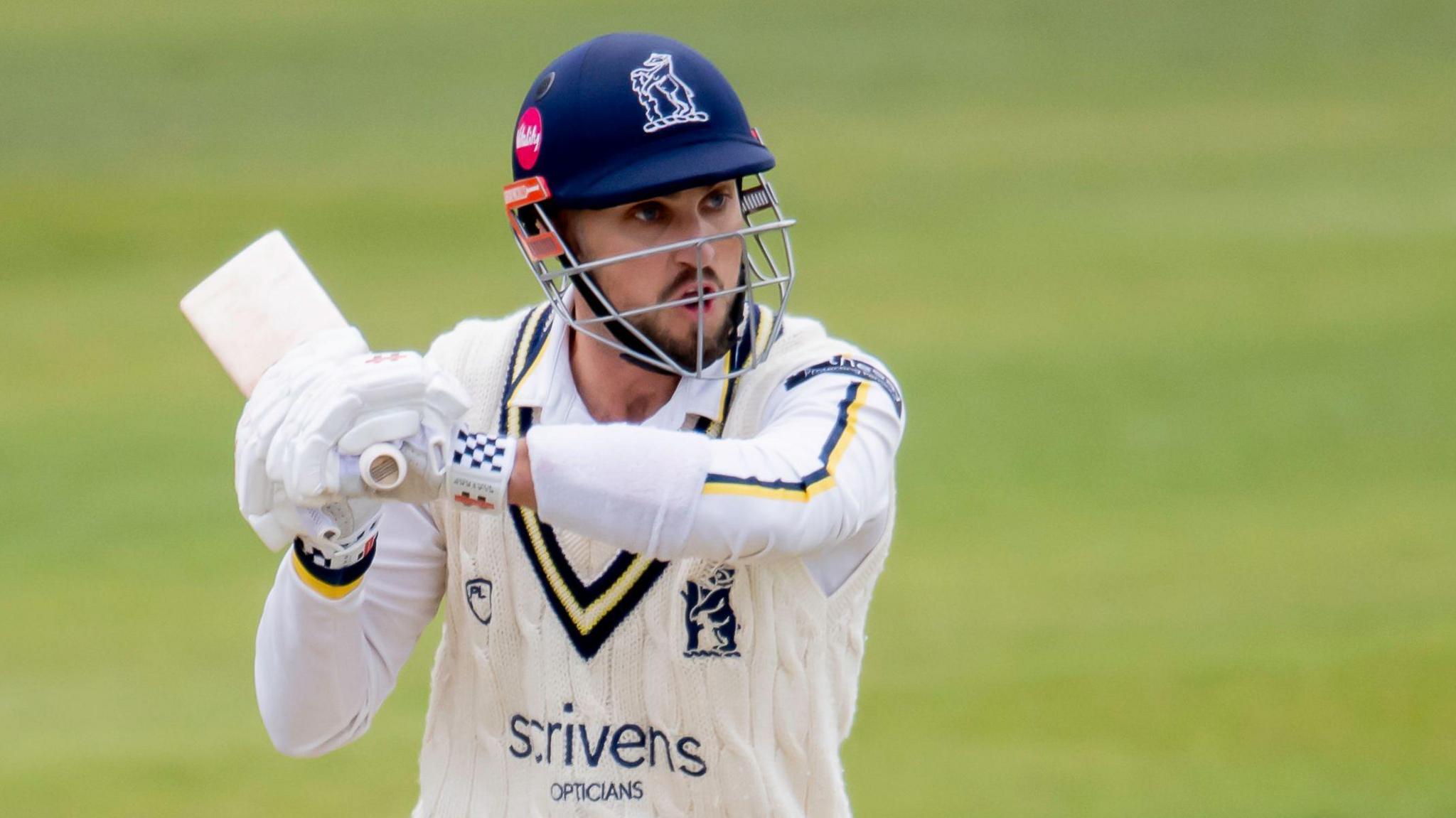 Warwickshire Triumphs Over Yorkshire in Thrilling County Championship Clash