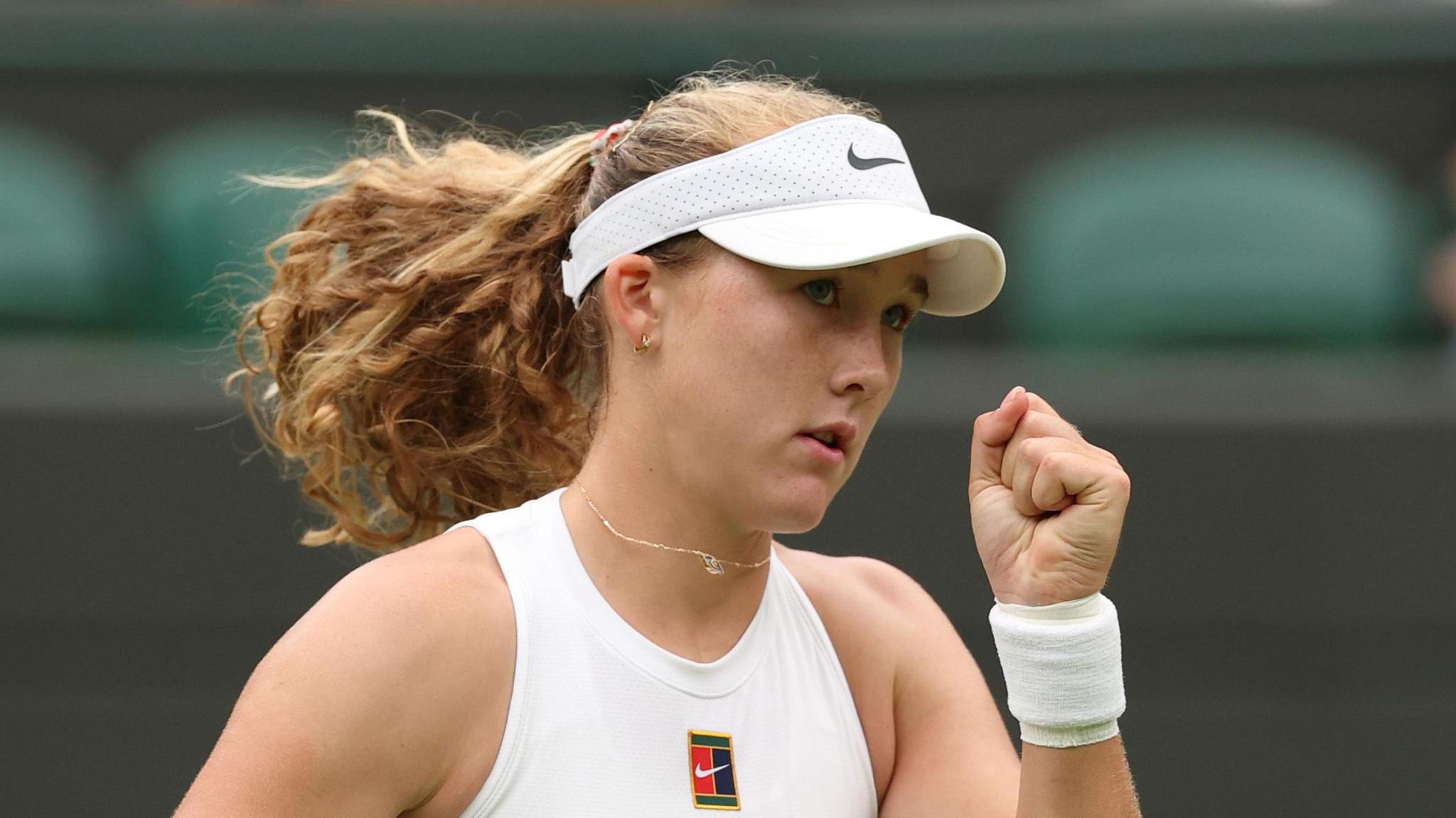 Iga Swiatek's Wimbledon Journey: Strawberries, Pasta, and Dominance on Grass