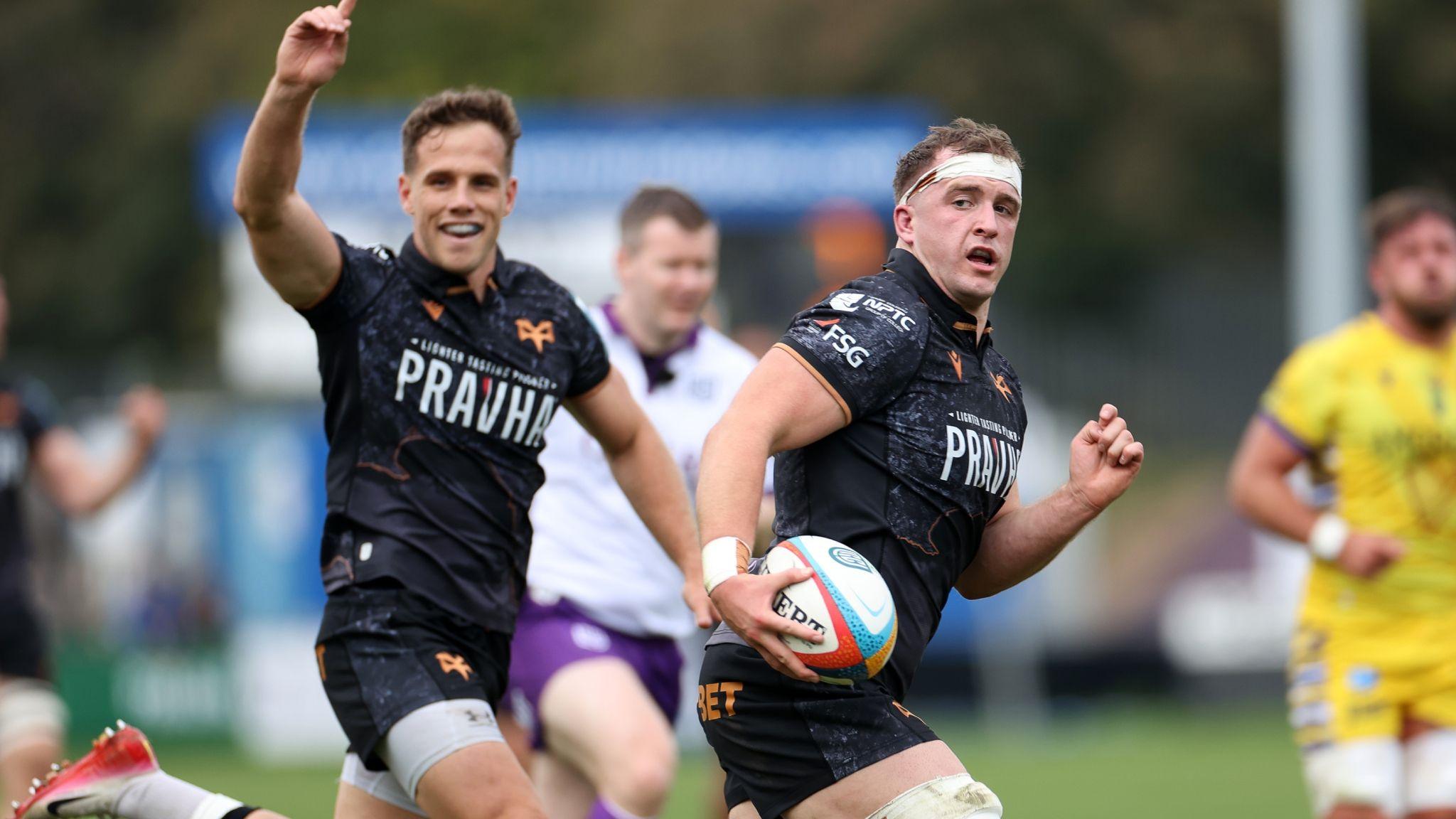 Tactical Showdown: Ospreys' Flair Meets Glasgow's Power in URC Clash