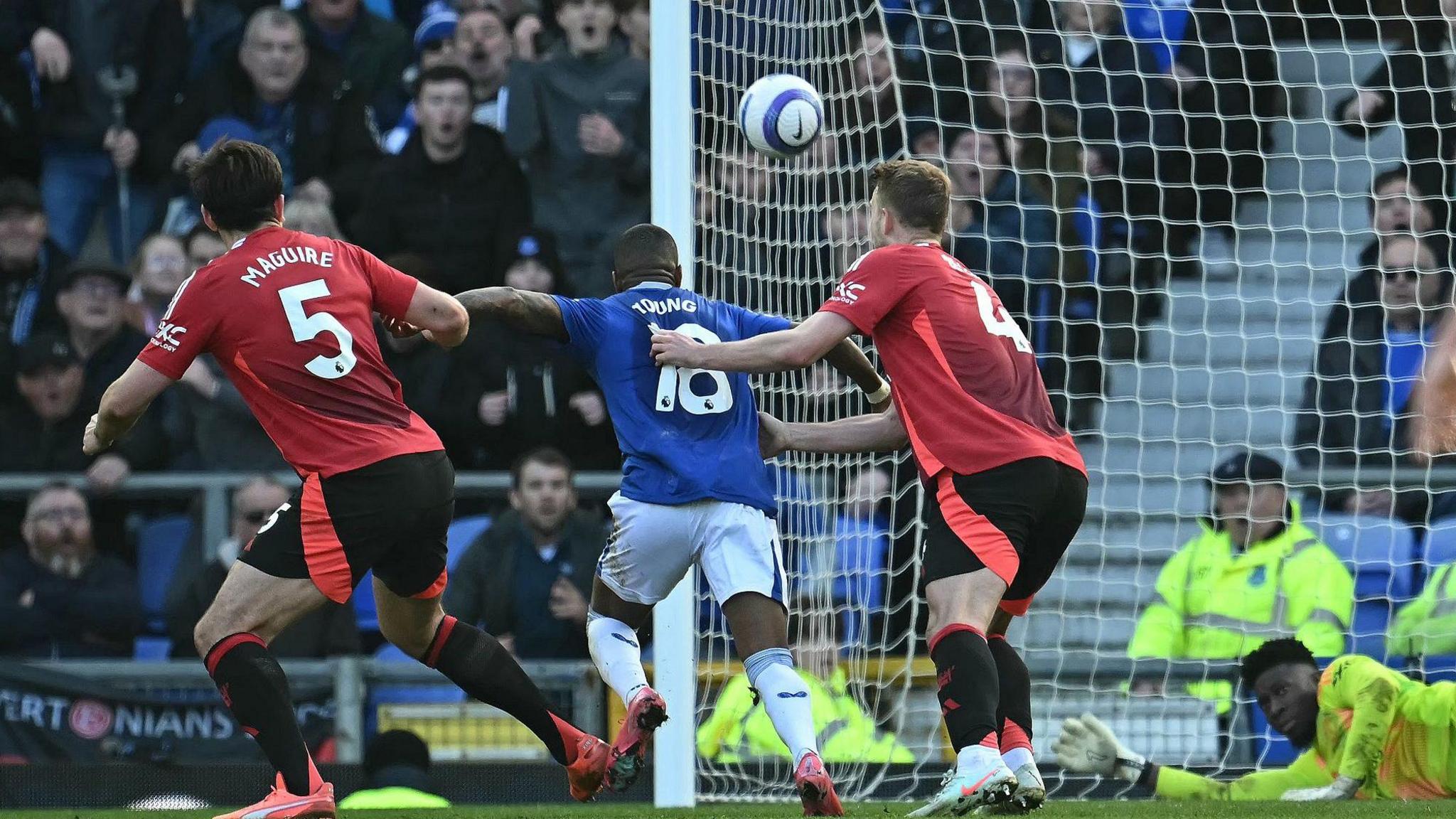 Controversial VAR Decision Sparks Debate: Moyes Criticizes Penalty Overturn in Everton vs. Manchester United Clash