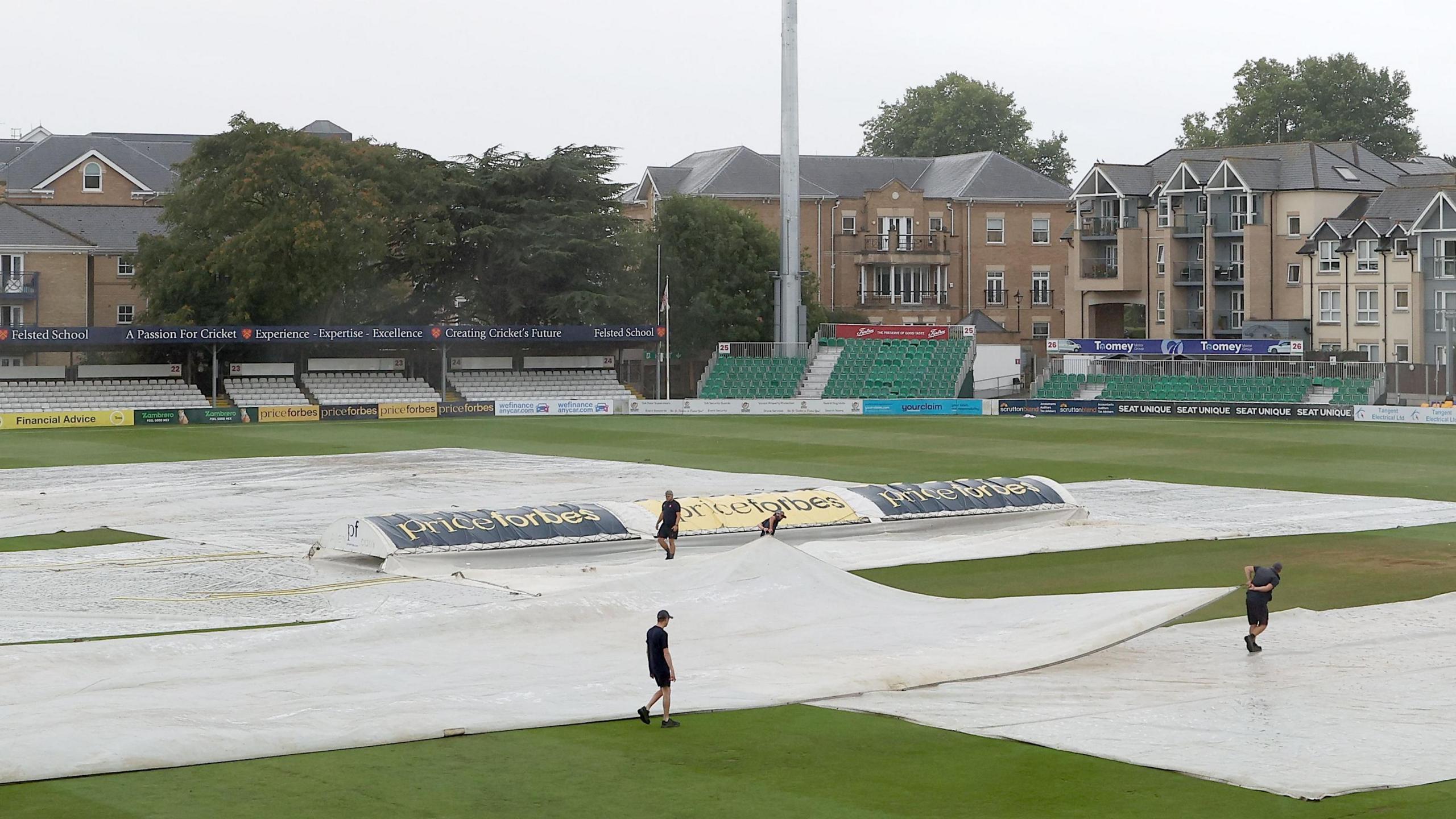 Rain Halts Thrilling Clash: Essex and Warwickshire Settle for a Draw in County Championship