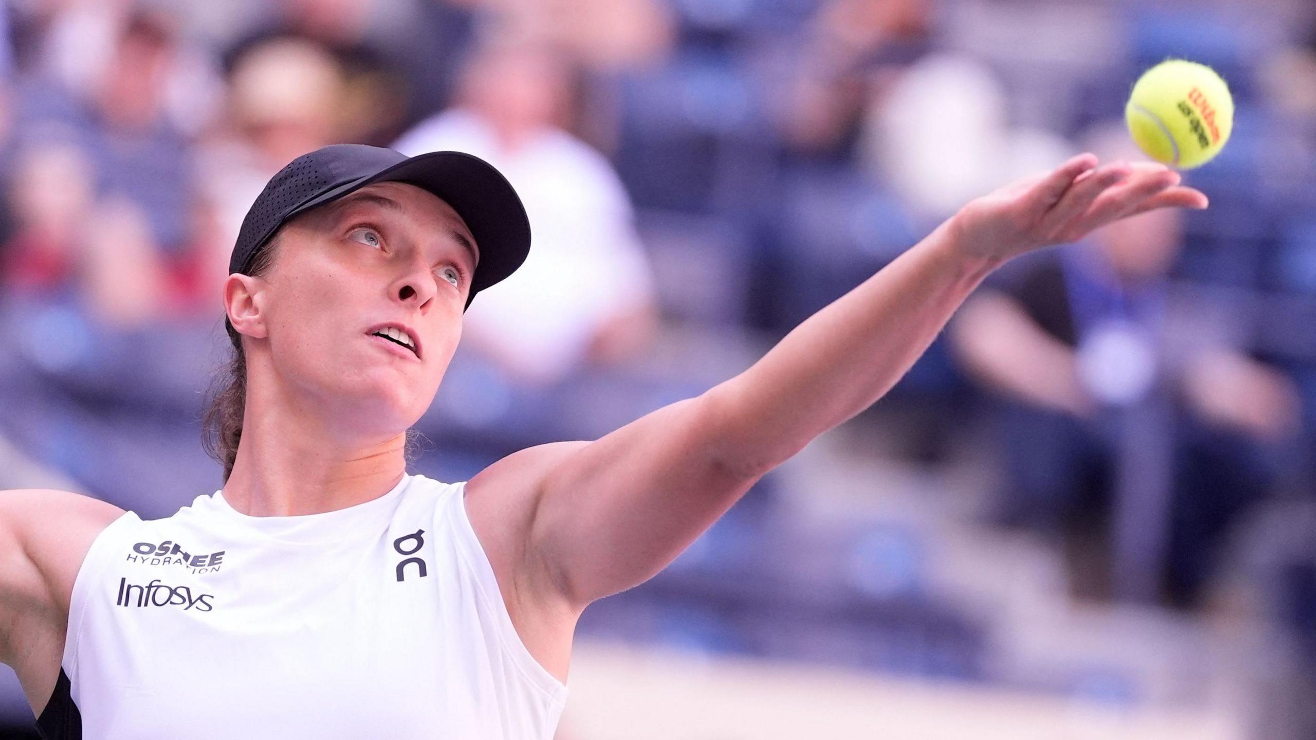 Iga Swiatek Dominates US Open Opener with Straight-Set Victory
