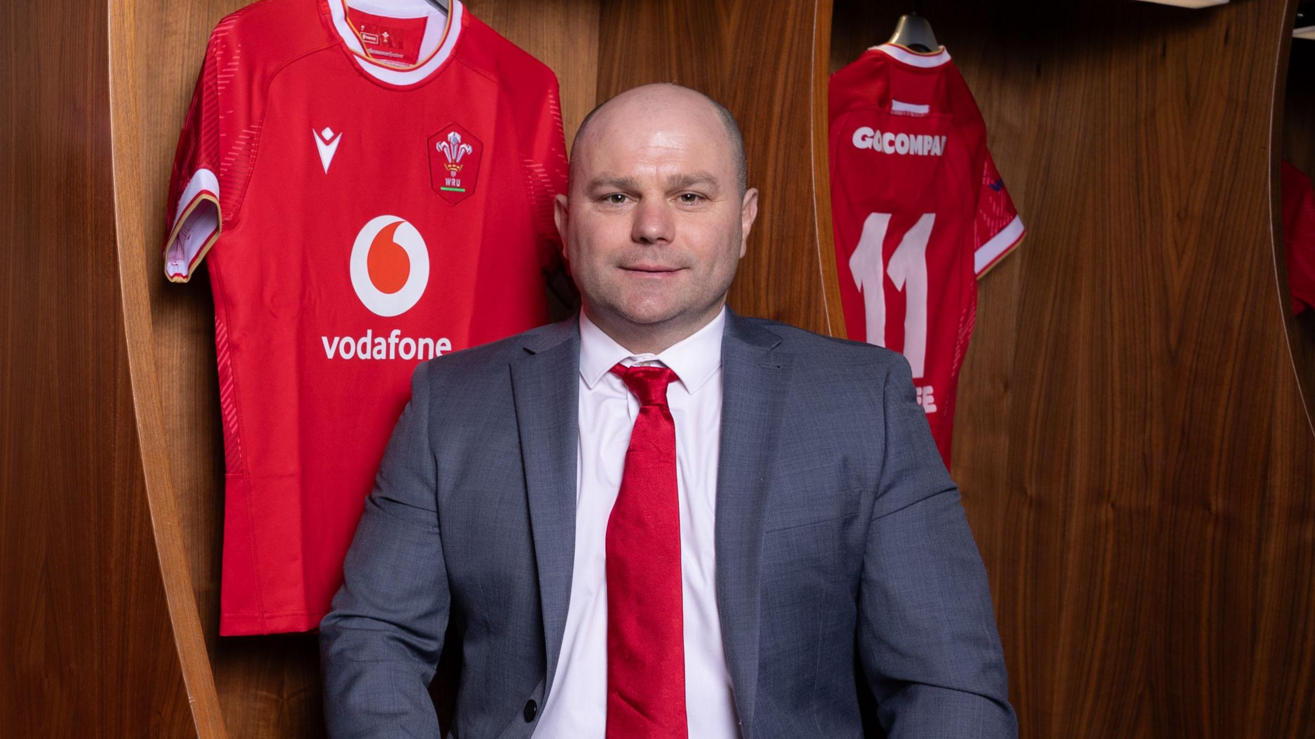 Wales' Strategy Unveiled: Sean Lynn's Extended Squad for the 2025 Six Nations Rugby Tournament