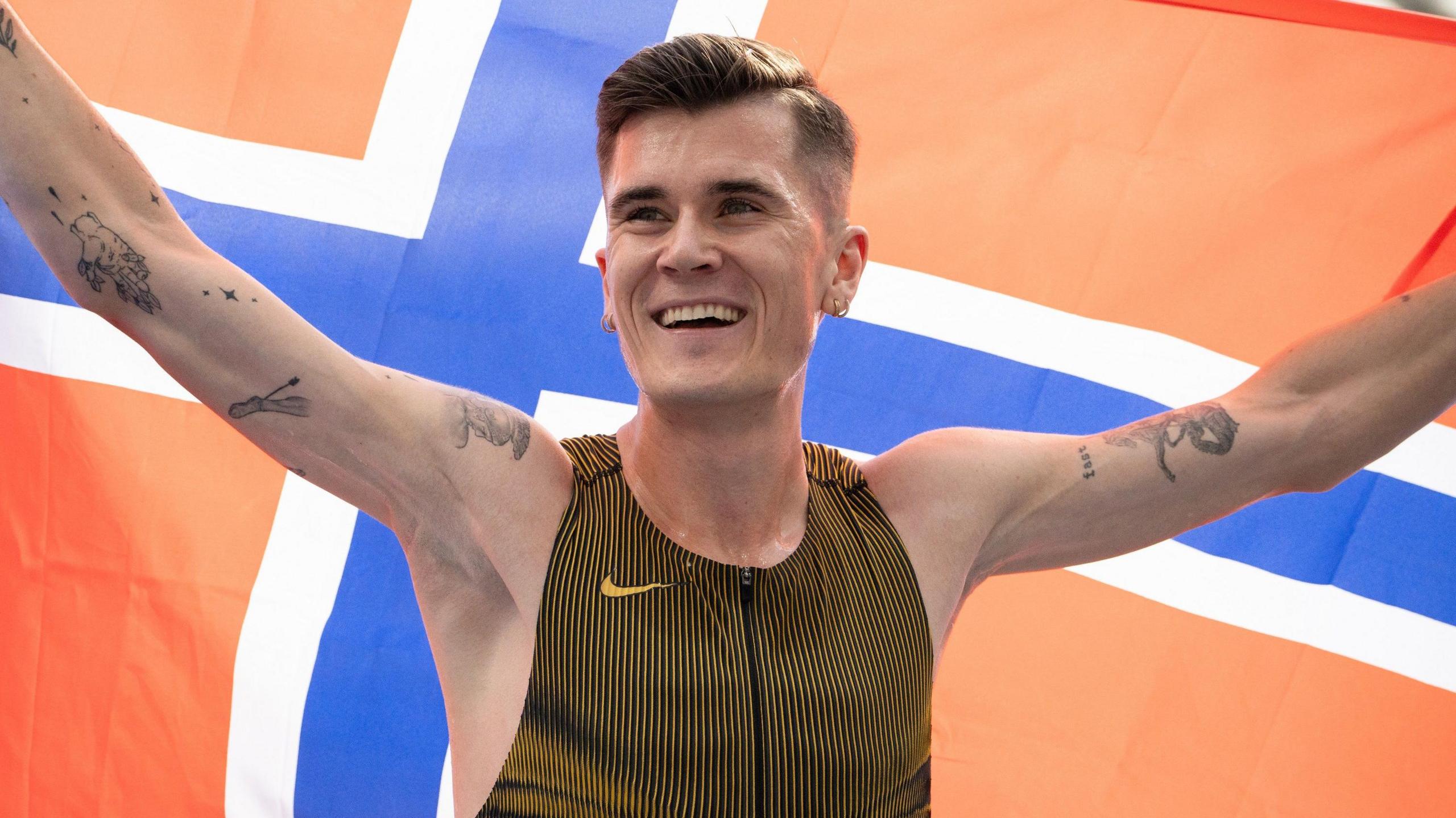 Jakob Ingebrigtsen Shatters Indoor World Records in Mile and 1500m