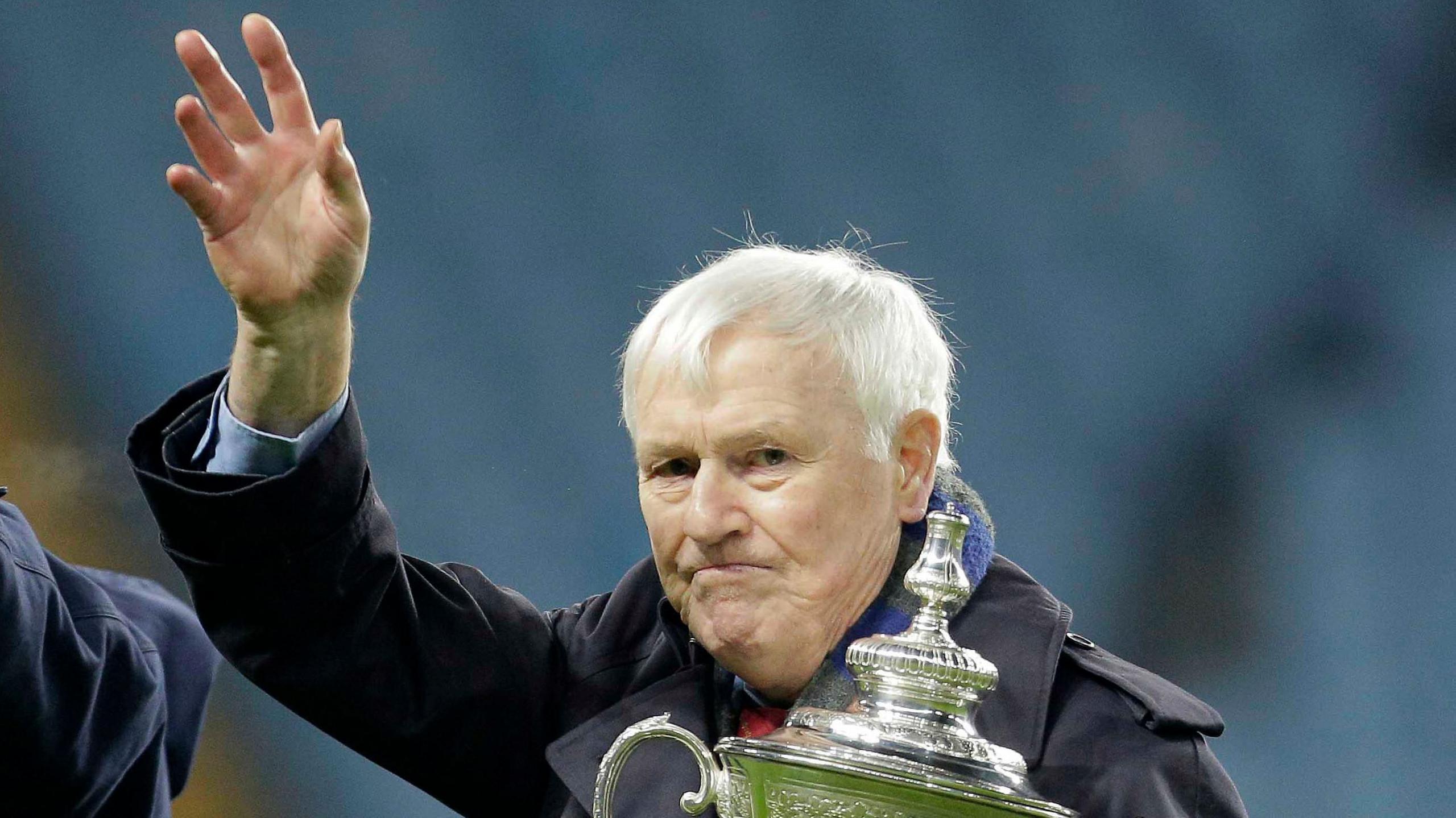 Peter McParland: A Football Legend's Legacy in Club and International Arenas