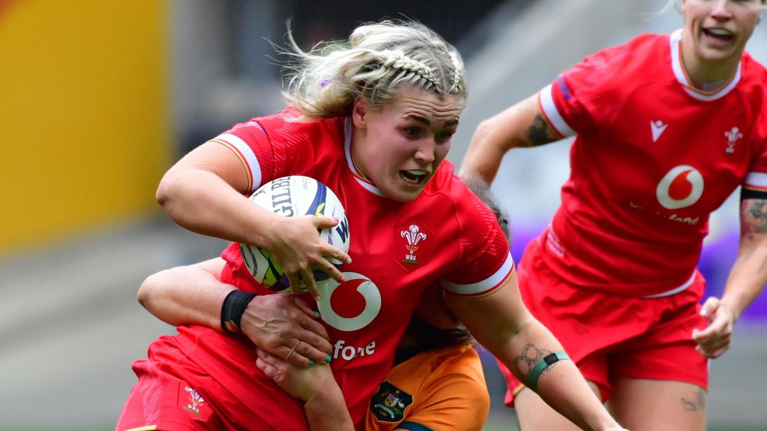 Alex Callender's Return Energizes Wales for Crucial Women's Six Nations Clash Against Ireland