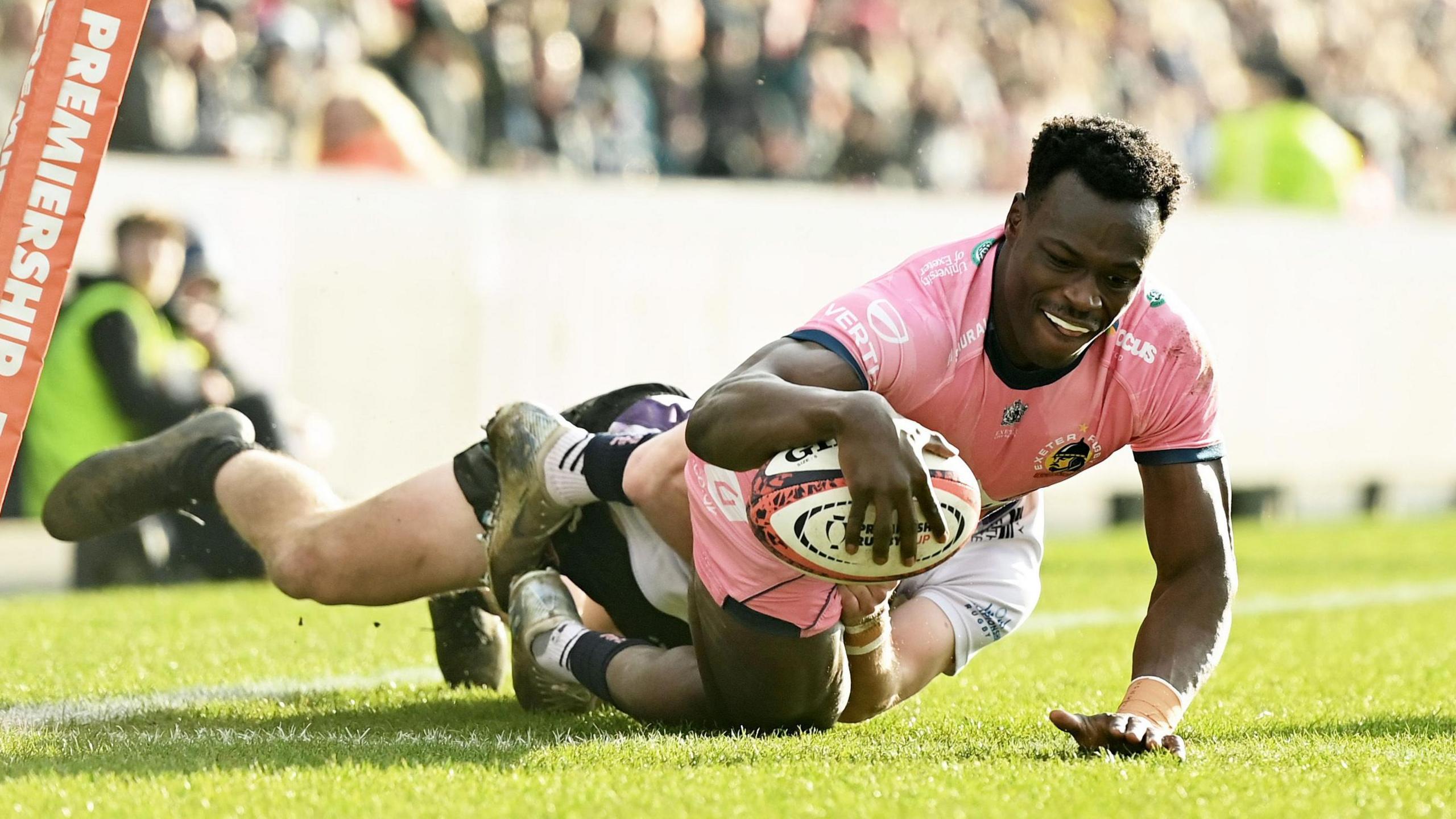 Dominant Performances: Exeter Chiefs and Newcastle Falcons Secure Premiership Rugby Cup Quarter-Finals