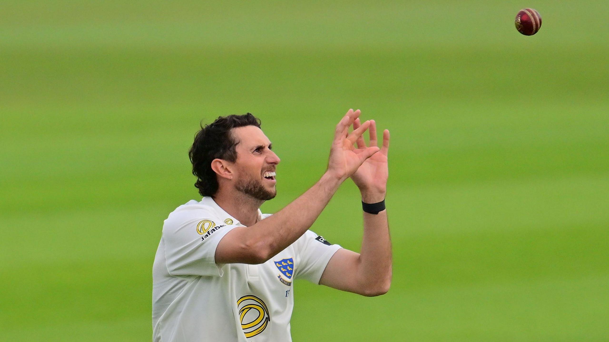 Fynn Hudson-Prentice Dominates with Career-Best Figures as Sussex Seize Control Against Worcestershire