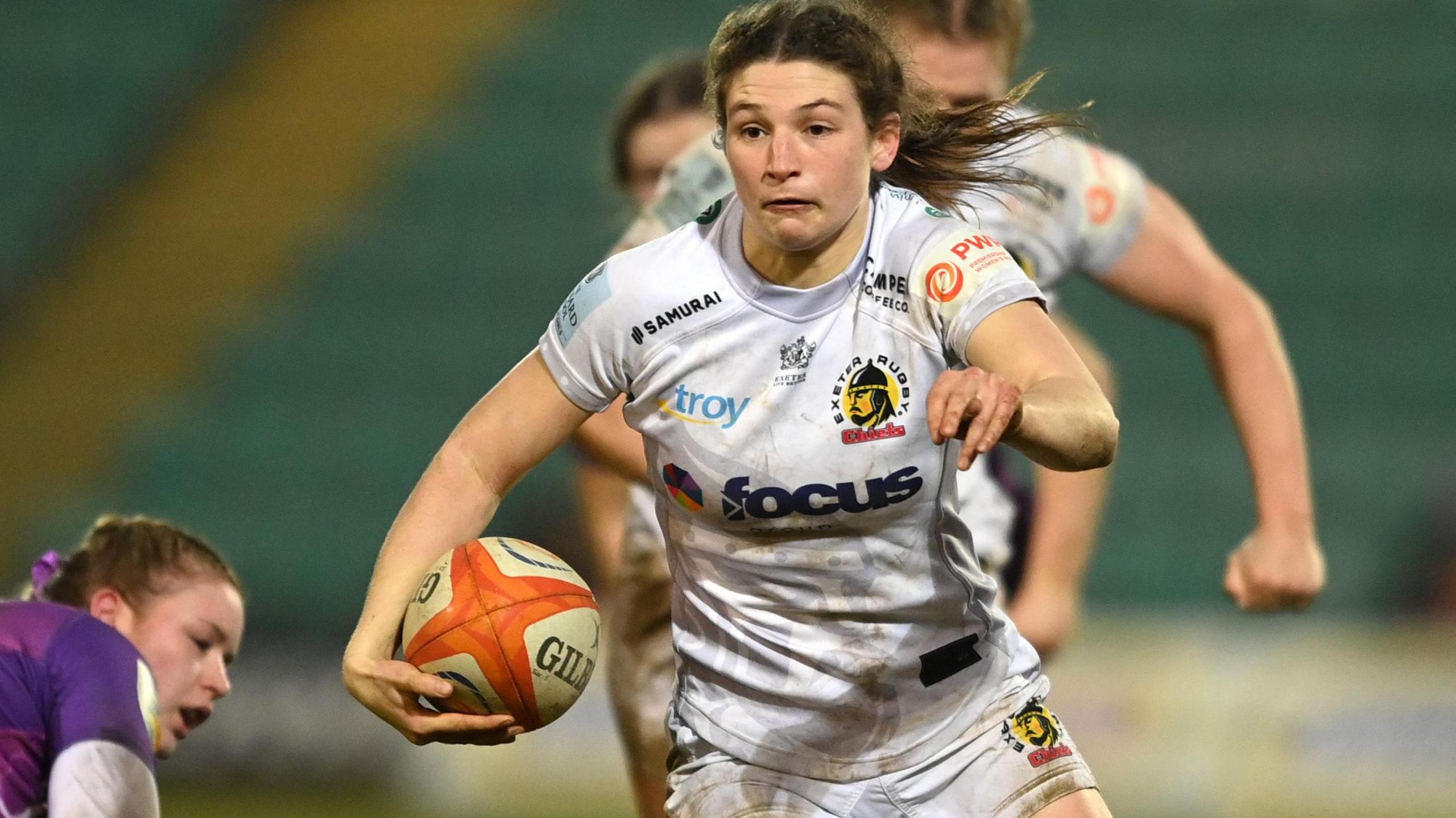 Flo Robinson Extends Contract with Exeter Chiefs: A Rising Star in Women's Rugby