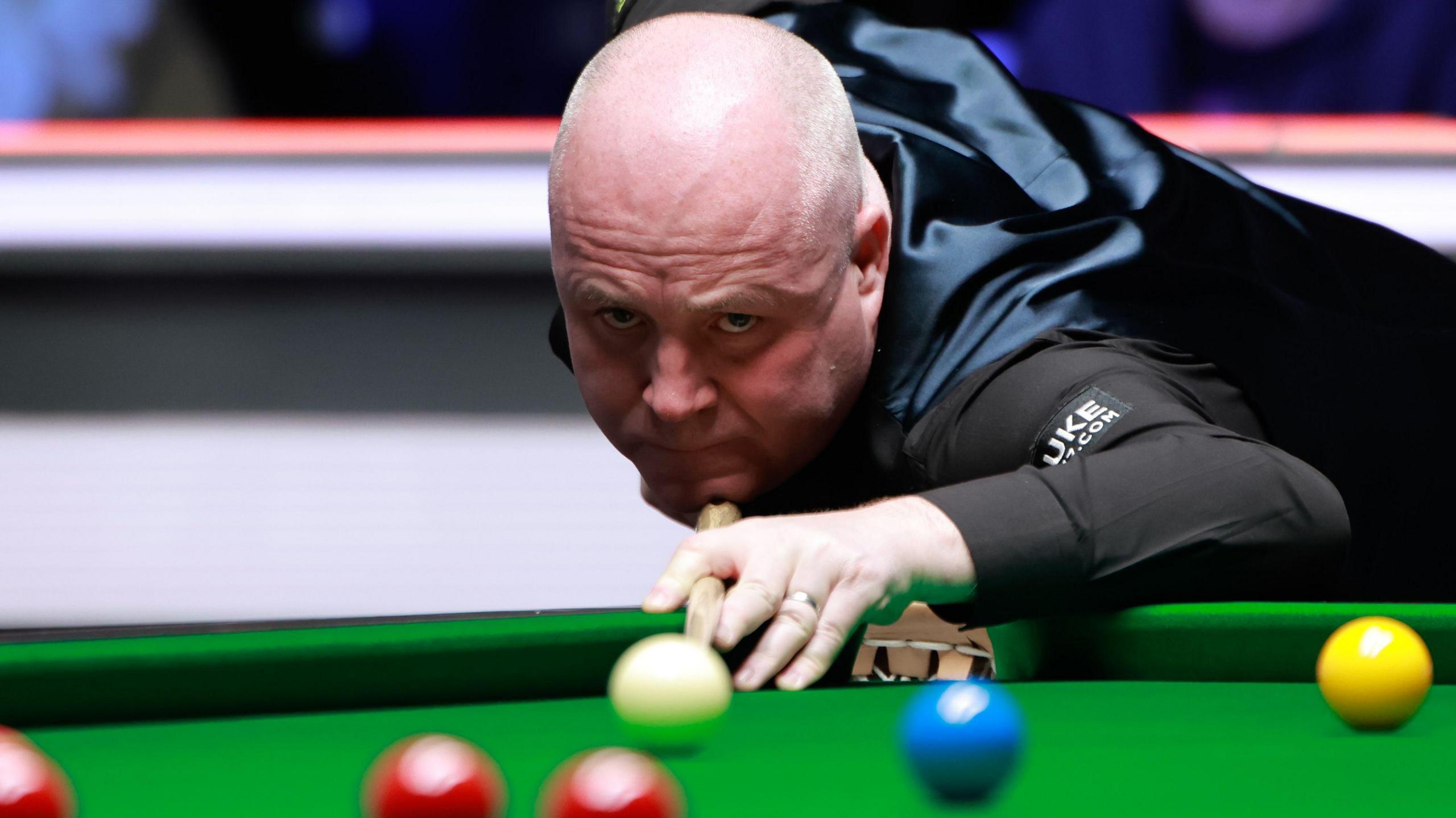 John Higgins Triumphs Over Barry Hawkins to Secure Spot in Tour Championship Final