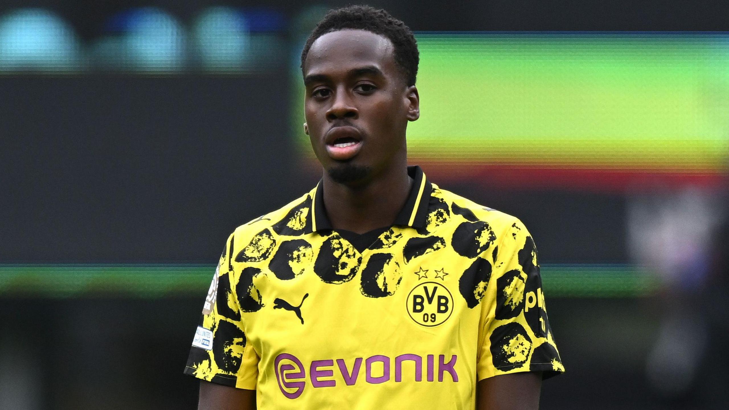 Chelsea Secures £48m Deal for Dortmund's Rising Star Jamie Gittens